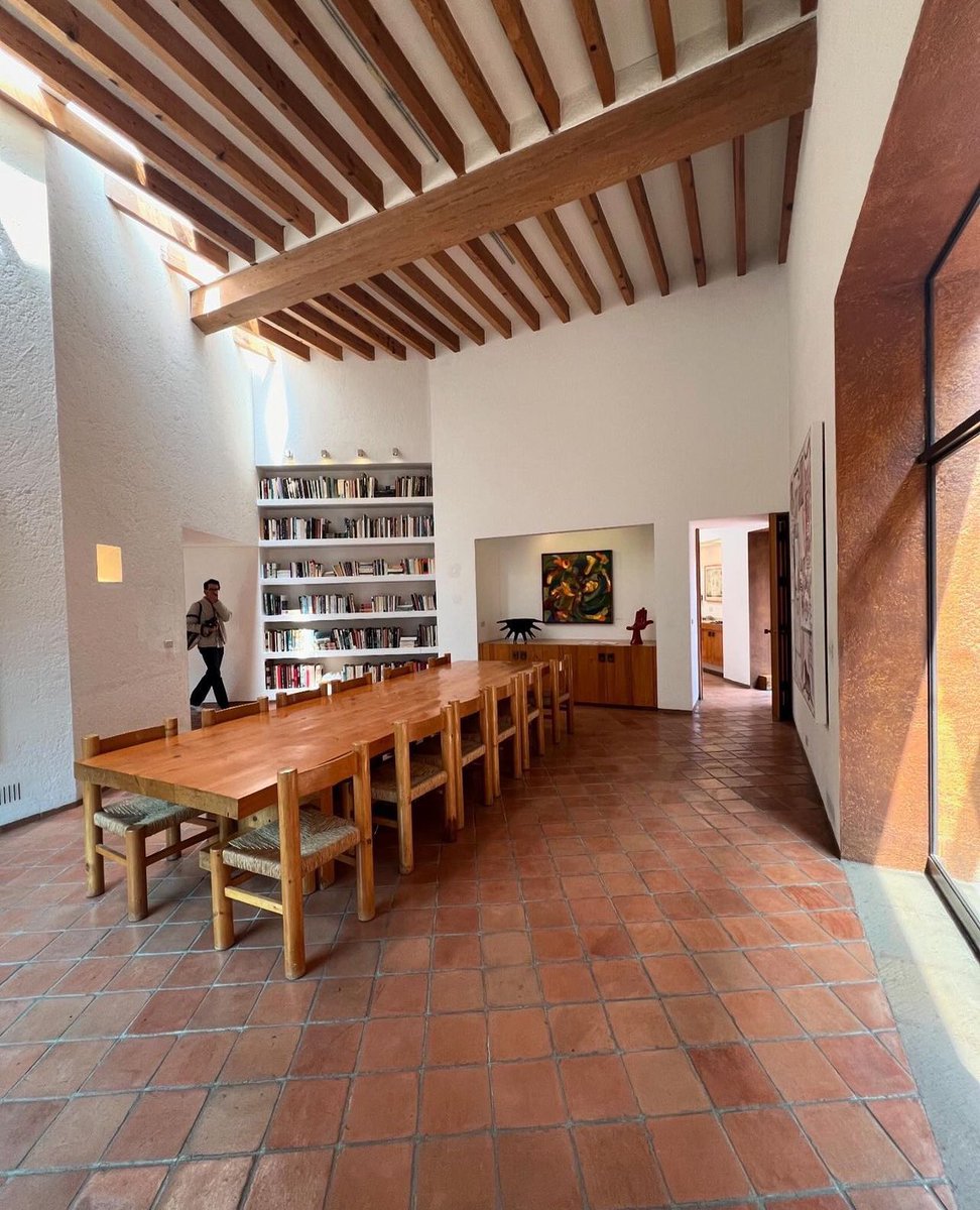 hectorvelazhv's tweet photo. Casa diseñada por Antonio Attolini Lack en San Ángel, fue alumno de Luis Barragán, esta casa es una joya ! https://t.co/DB07Zuta6j