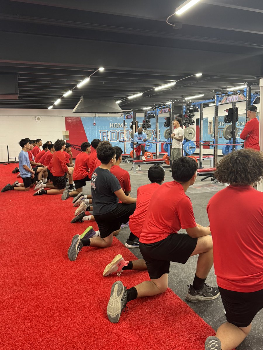 IrvinRocketftbl's tweet image. Northeast great and @CycloneFB star safety making a surprise visit today. Thank you @jeremiah1cooper for the words of encouragement and wisdom given to our guys. We appreciate you!
#TakeOff x #Cyclones