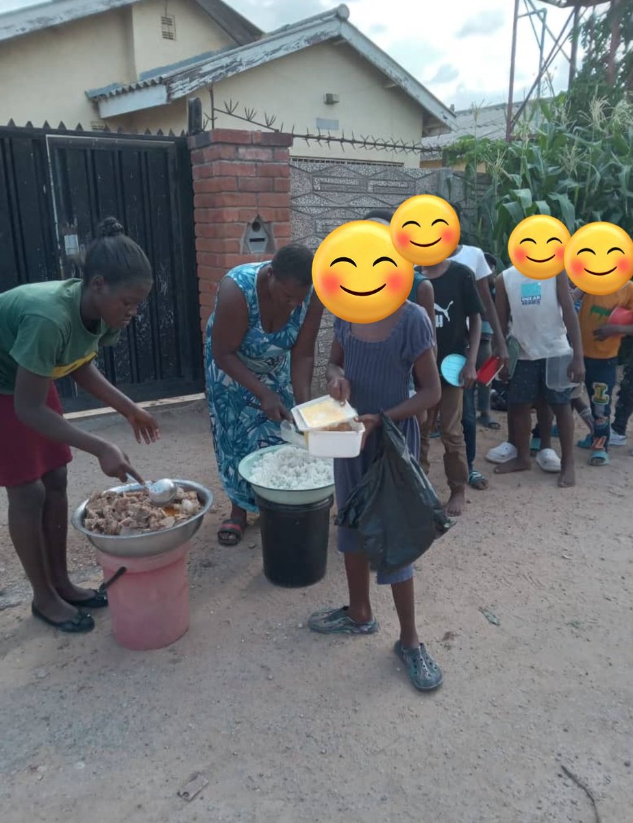 Semalho's tweet photo. A day at Kuchengetana Trust in pictures....

We hope to have more days like this and not 2 times a year or less. Meat should be part of a growing child's diet. Calling out to all the meat lovers to spare a limb or two for the kitchens. https://t.co/97zm3Nsqgj