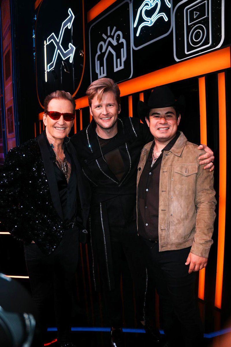 Alexander Acha tweet media