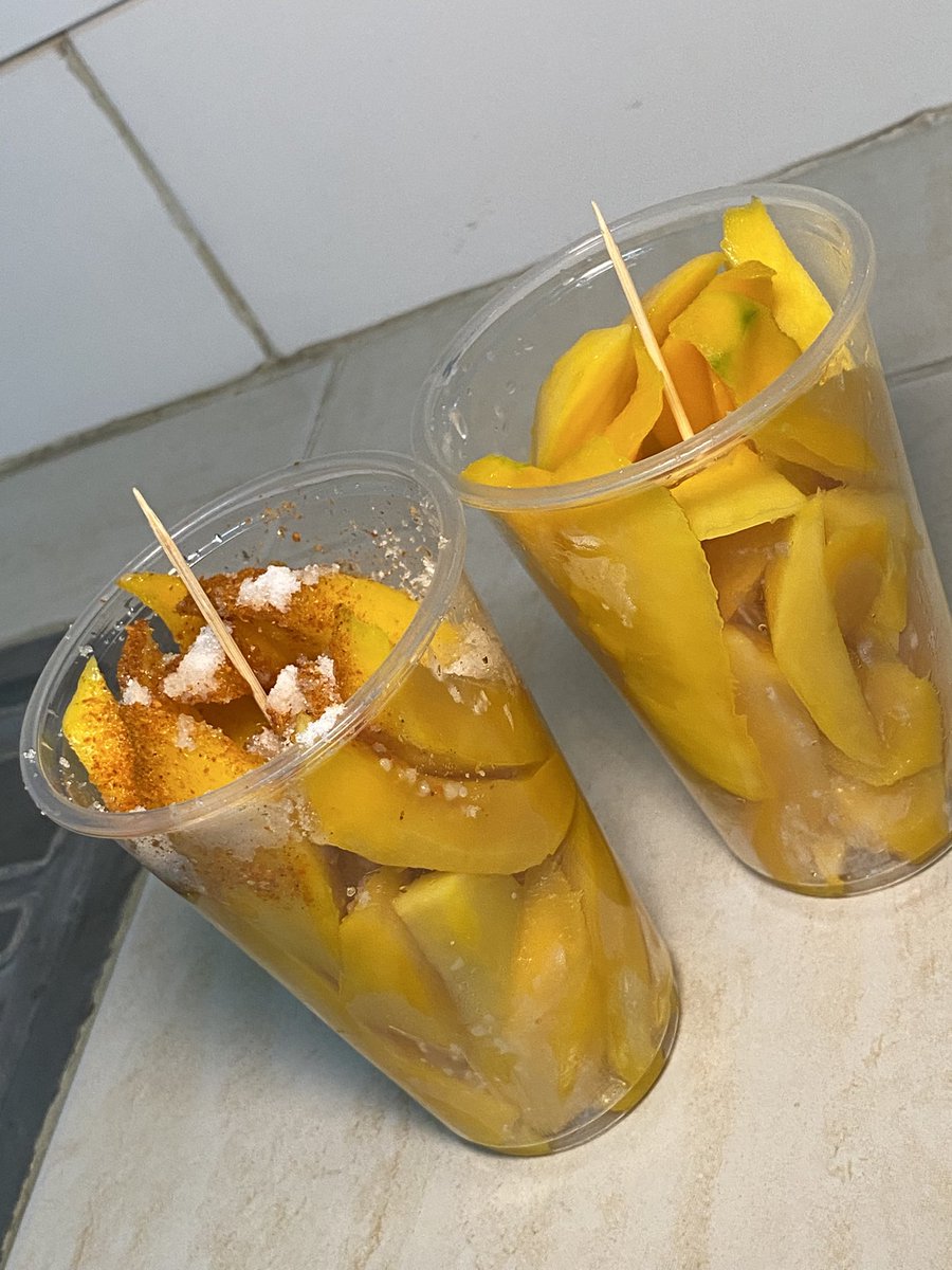 sunumaadsn's tweet photo. Mangue épicée ou juste tranchée sans rajout? Fais ton choix pour 500CFA seulement 
#mangue #saba #fruitsenegalais #fruit #viral https://t.co/8uN7qvlVDl
