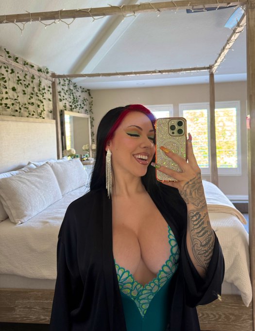 Watch Salice Rose's leaked NSFW photo on TwXstars