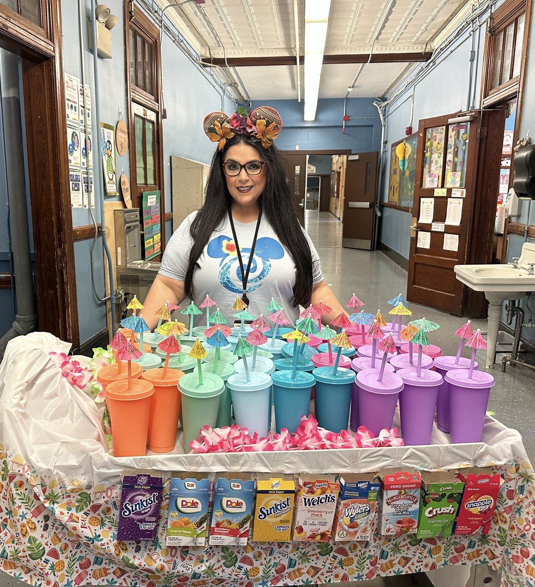 Dmm74's tweet photo. 1st day of Teacher Appreciation Week was a huge success at Kennedy today! Our cart was giving Hawaii vibes with the colorful cups, tropical mixes, and Calypso music! 🌸🏝️@ElementaryZone https://t.co/awifdLwIjh