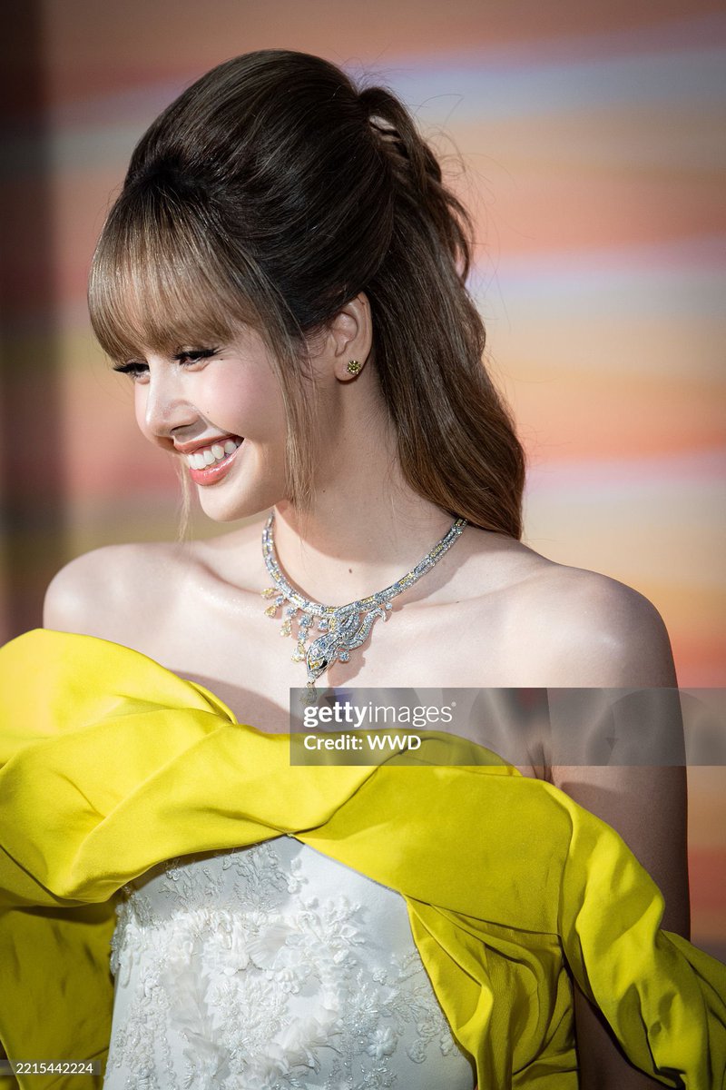 ลิซลูกกก คุณความรัก คุณความสุข คุณรอยยิ้ม 

LISA BVLGARI POLYCHROMA
#LISAxBvlgariHighJewelry #LISAXBVLGARI