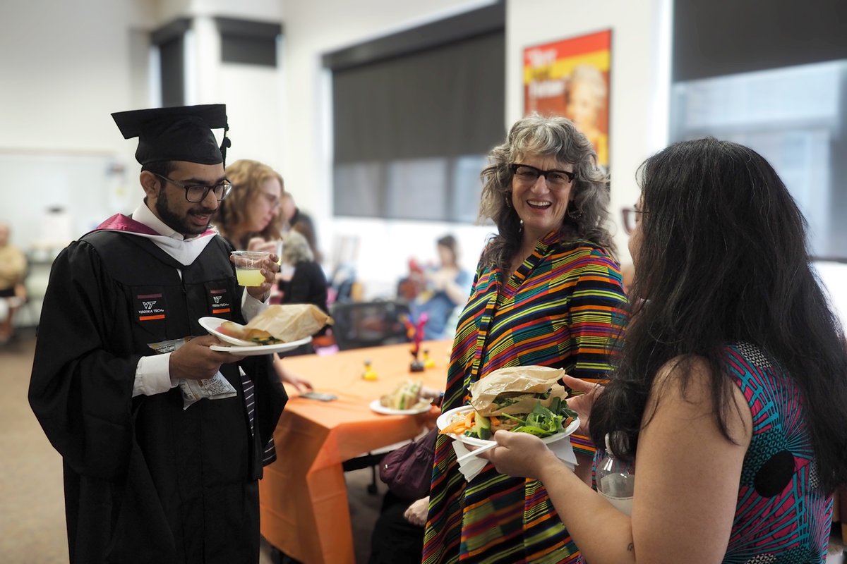 VT English tweet media