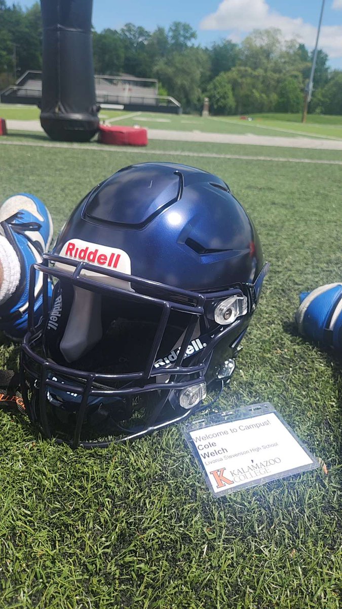 Had a great time at <a href="/KzooFootball/">Kalamazoo College Football</a> yesterday! Thank you to <a href="/CoachKrajacic/">Coach K</a> for inviting me out, looking forward to coming back.<a href="/CoachZorboKZOO/">Coach Zorbo</a> <a href="/nicoa13/">Coach Nico Acosta</a> <a href="/RandyMicallef/">Randy Micallef</a> <a href="/PrepRedzoneMI/">Prep Redzone Michigan</a>