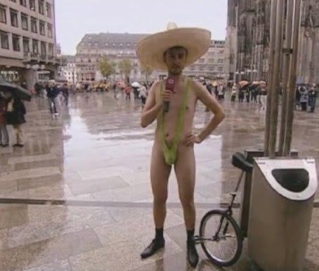Dies ist ein altes Foto von einem gewissen Jan B.
Er mag dieses Foto nicht, deswegen BITTE NICHT VERBREITEN!