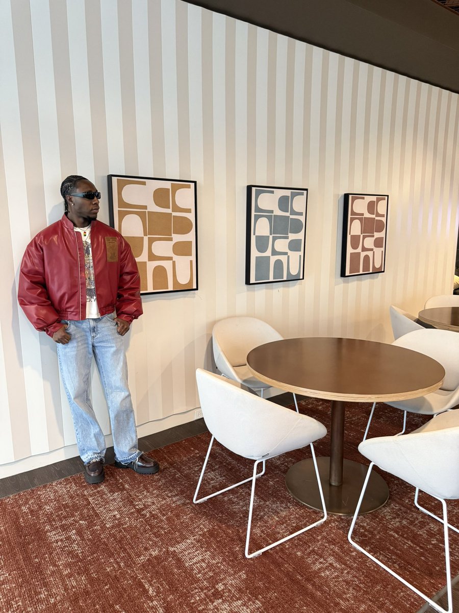 Noghostwriterr's tweet photo. 1 jacket 3 fits.

 @KeboAtelierDart Redstone Bomber

Designed By: Kofi B. https://t.co/TGcidPHWBN