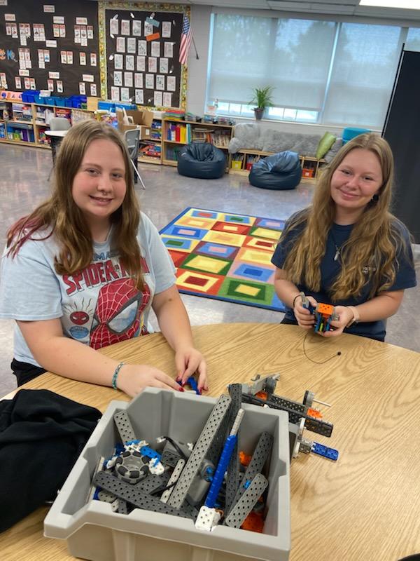 Jeff Bell (@bellcatmhs) on Twitter photo M.H.S. Grads partipating in "Grad Service Day" at Paragon Elementary this morning! <a href="/ericbowlen/">Eric Bowlen</a> <a href="/ArtesiansUnited/">SUZIE LIPPS</a> <a href="/MSDMartinsville/">MSD of Martinsville</a> <a href="/artieredblue/">Artie RedBlue Crew</a> M.H.S. Grads partipating in "Grad Service Day" at Paragon Elementary this morning! <a href="/ericbowlen/">Eric Bowlen</a> <a href="/ArtesiansUnited/">SUZIE LIPPS</a> <a href="/MSDMartinsville/">MSD of Martinsville</a> <a href="/artieredblue/">Artie RedBlue Crew</a>