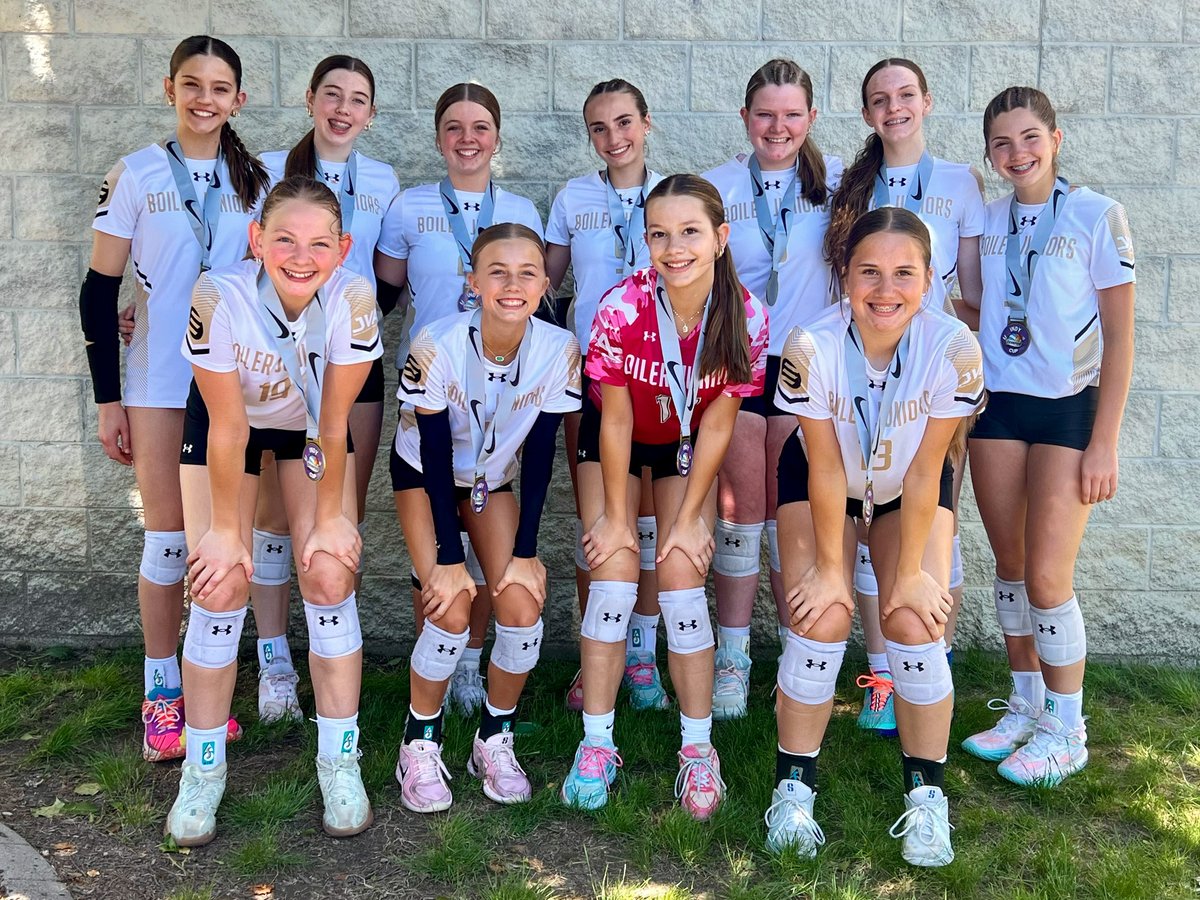 Huge weekend for Boiler Juniors across two major events!

-12 Gold dominated the 12 Open Division at the Indy Cup!
-13 Gold walked away as 13 Open Indy Cup Champs!
-16 Black claimed GOLD, and 15 Gold battled their way to a strong runner-up finish.

Way to show up and show out!