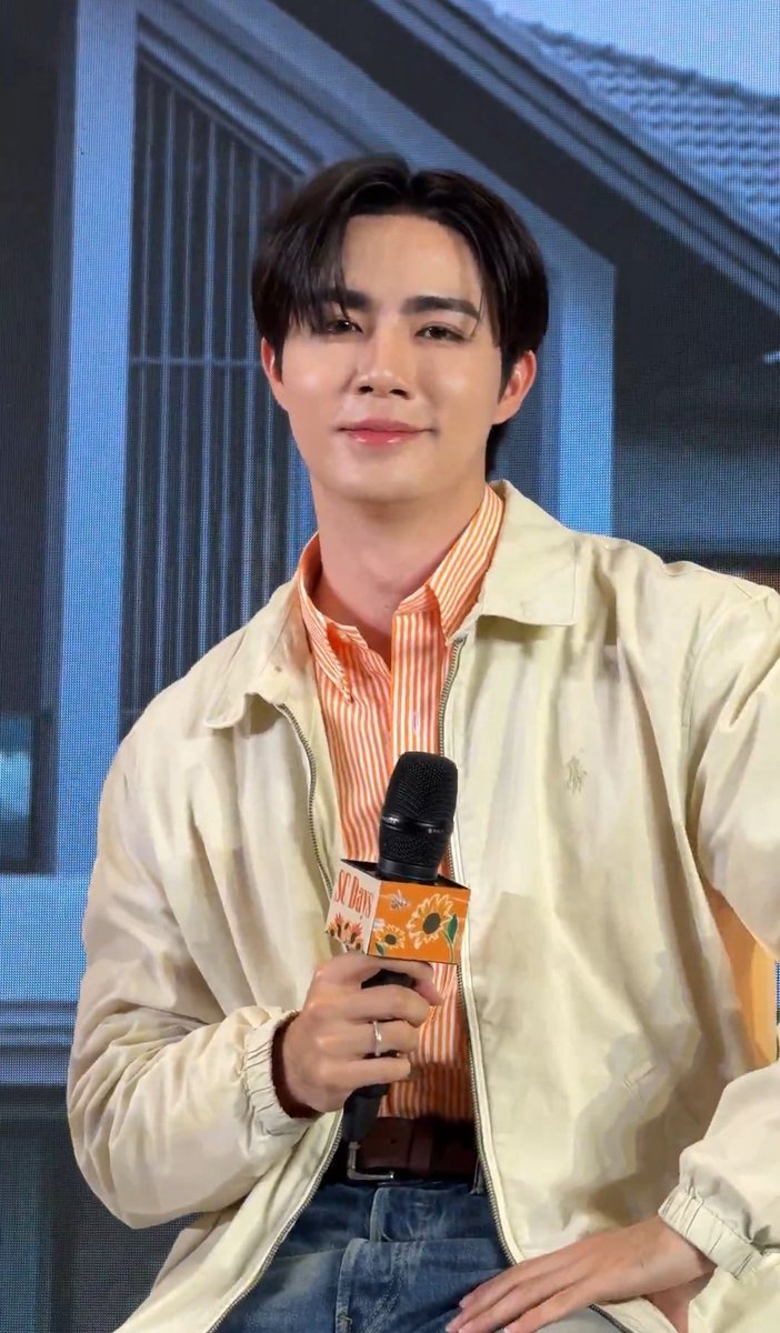 MimiCarla10's tweet photo. @Siam_Paragon @zee_pruk I love Zee's voice so much!!🧡
ZEEPRUK AT SCDAYS
#SCAssetxZeepruk #SCASSET
#SCDAYS #โปรแรงแซงแดด #SiamParagon
#ZeePruk #ซีพฤกษ์
#Zunshine @zee_pruk https://t.co/UyKYx4RWs7