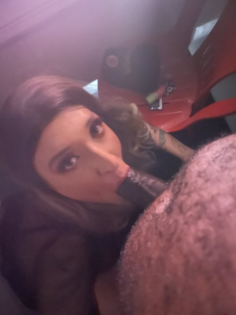 Thaisdeweeck's tweet photo. Toda loira tem que aprender a se ajoelhar diante de um #bbc 
.
.
.
.
#sissy #sissytraining #crossdresser #femboy #anal #bbcslut https://t.co/o50nySX1in