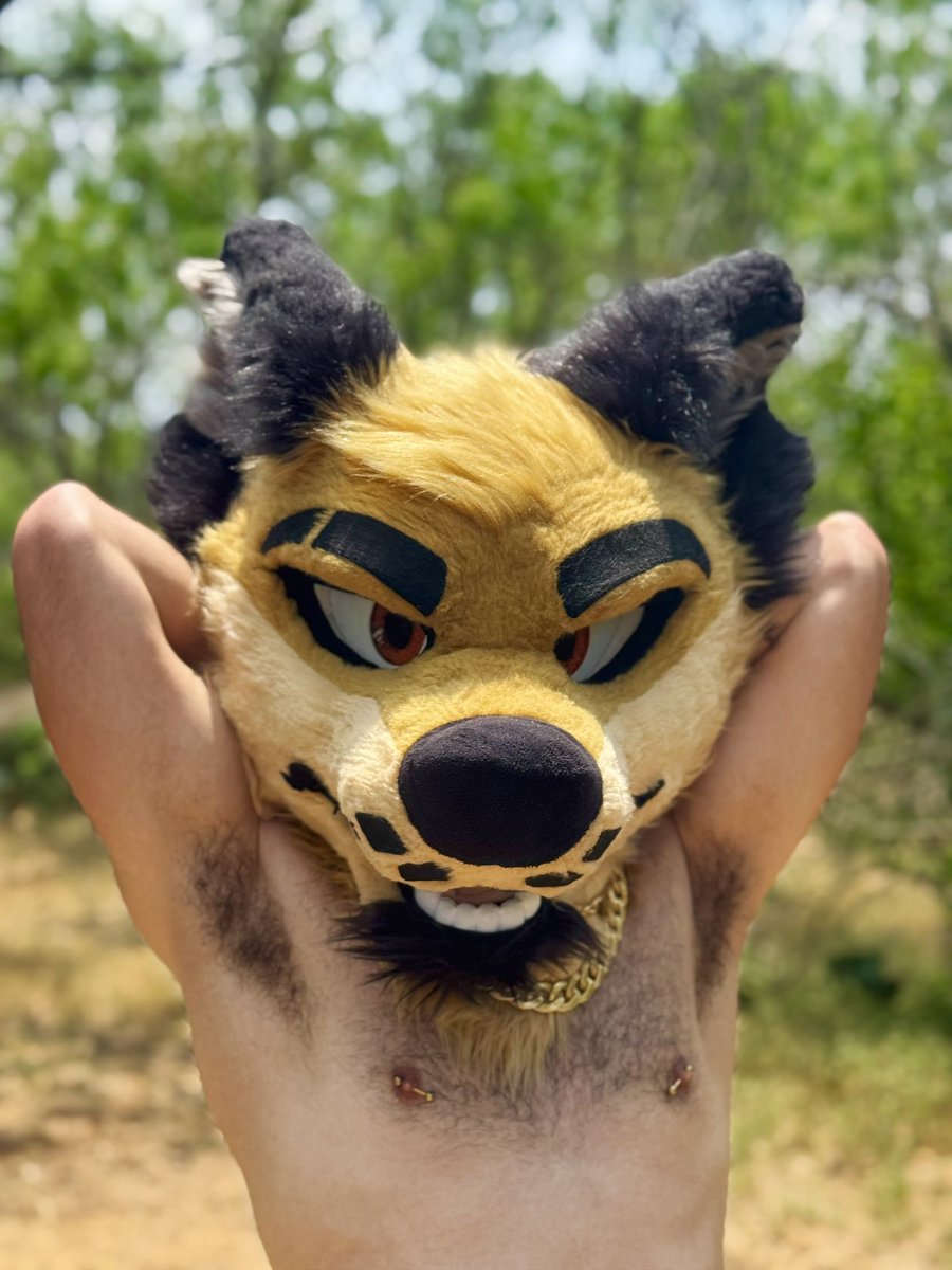 “sniff me.” 😈

-📷 : <a href="/NaughtyKudo/">Luteus</a>