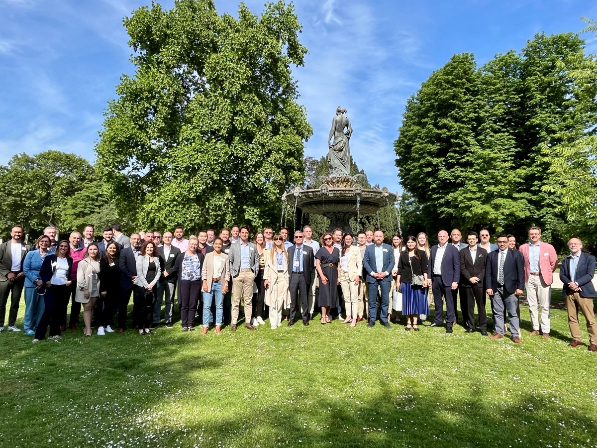 ShockwaveIVL's tweet photo. Bravo, team, for a successful distributor meeting to kick off the week in Paris! Huge thank you to Prof James Spratt (@jcspratt), Dr Michel Bosiers, and our #ShockNation leaders for a highly educational event featuring best practices presentations and awards for outstanding partnership in 2024. It’s thanks to you that #ShockwaveIVL is available to so many patients around the world. 🥂 Cheers and see you at #EuroPCR tomorrow!
US Rx only. ISI https://t.co/x46wohk9Gd