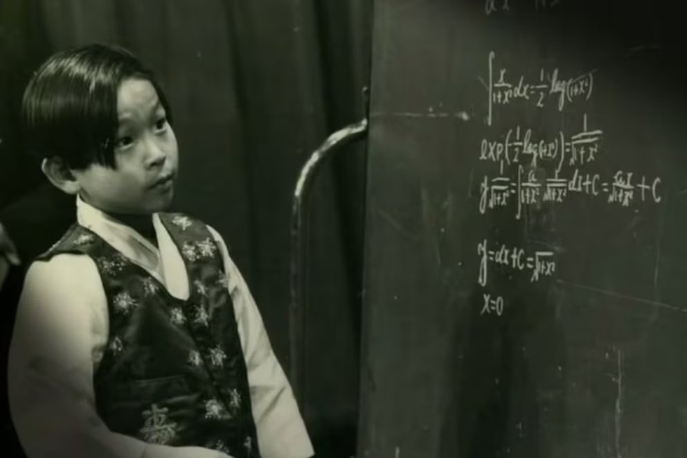 👏👏👏 Kim Ung-Yong, nacido en Corea del Sur en 1962. El niño prodigio que a los 3 años ingresó a la universidad y a los 8 a la NASA, pero decidió alejarse de la fama: “Extrañaba a mi mamá”
Comenzó a hablar a los 6 meses, entró en el Guinness por su coeficiente intelectual de 210