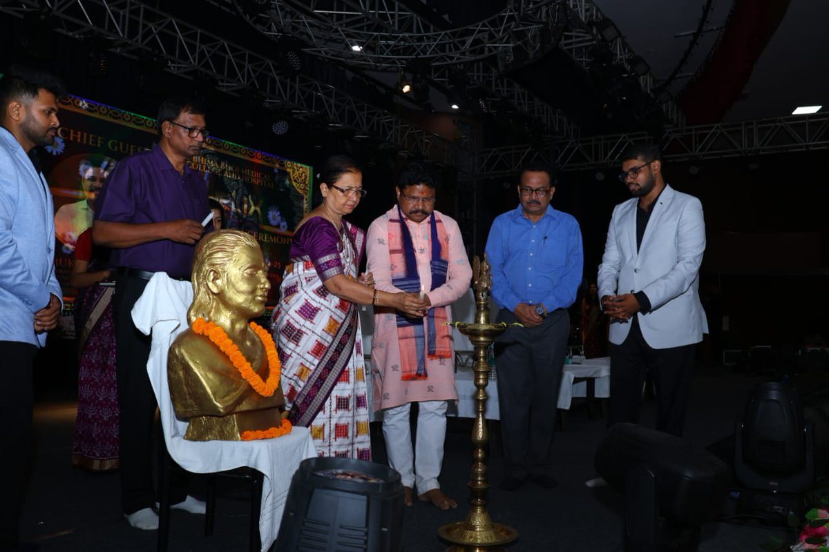 MahalingMukesh's tweet photo. ଆଜି ଭୀମ ଭୋଇ ମେଡିକାଲ କଲେଜ ଓ ହସ୍ପିଟାଲ ବଲାଙ୍ଗୀରର ଛାତ୍ର ସଂଘ ତରଫରୁ ଆୟୋଜିତ ୭ମ ବାର୍ଷିକ ଉତ୍ସବ HELIX-2025 ସମାରୋହରେ ଯୋଗଦେଲି। ବାର୍ଷିକ ଉତ୍ସବ ଅବସରରେ କଲେଜର ଅଧ୍ୟାପକ, ଛାତ୍ରଛାତ୍ରୀଙ୍କୁ ଶୁଭେଚ୍ଛା ଜଣାଉଛି।

ଚଳିତ ଶିକ୍ଷା ବର୍ଷ ଠାରୁ ବଲାଙ୍ଗୀର ଭୀମ ଭୋଇ ମେଡିକାଲ କଲେଜରେ ପିଜି ପାଠ୍ୟକ୍ରମ ଆରମ୍ଭ ହେବ। କେନ୍ଦ୍ରରେ ଯଶସ୍ୱୀ ପ୍ରଧାନମନ୍ତ୍ରୀ ଶ୍ରୀ @narendramodi ଜୀଙ୍କ ନେତୃତ୍ୱ ଏବଂ ରାଜ୍ୟରେ ଓଡ଼ିଶାର ଲୋକପ୍ରିୟ ମୁଖ୍ୟମନ୍ତ୍ରୀ ଶ୍ରୀ @MohanMOdisha ଙ୍କ ନେତୃତ୍ୱରେ ମେଡିକାଲ ଶିକ୍ଷା କ୍ଷେତ୍ରରେ ଏକ ବୈପ୍ଳବିକ ପରିବର୍ତ୍ତନ ଆଣିବା ପାଇଁ ଆମେ ସର୍ବଦା ଚେଷ୍ଟିତ।