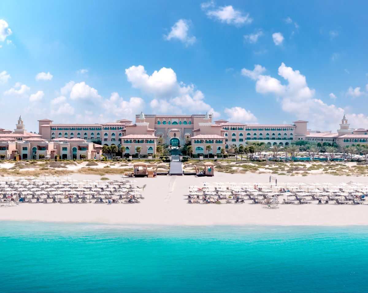 hozpitality's tweet image. UFC fans can enjoy a lavish stay at Abu Dhabi’s all-inclusive all-exclusive resort, complete with complimentary tickets to watch the action unfold live inside the Octagon.

hozpitality.com/rixoshotels/re…

#RixosPremium #SaadiyatIsland #UFCFightNight #RixosHotels #hozpitalitygroup