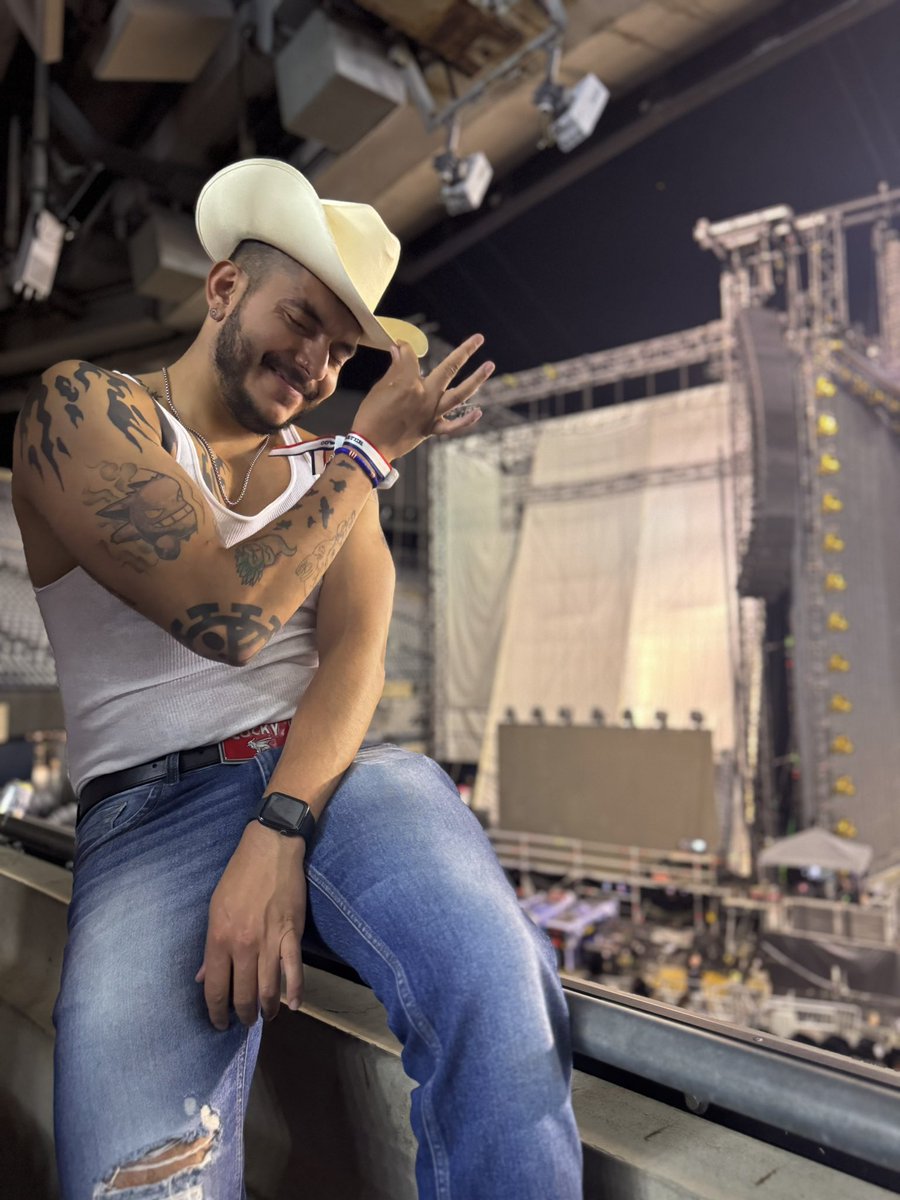 WhatsUpGuysItsC's tweet photo. Post Cowboy Carter depression. No one yeehaw to me for a week https://t.co/3TMjRTwyaM