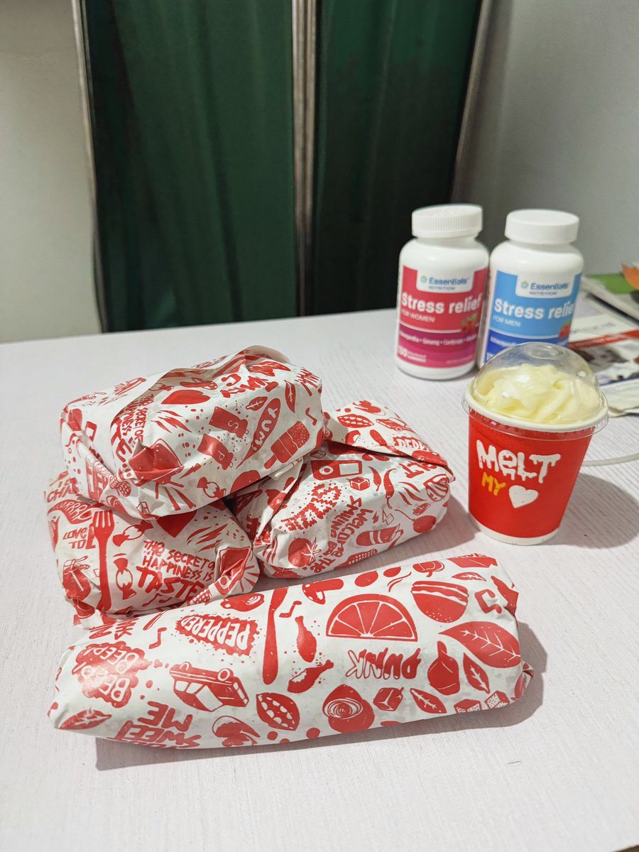 MrMekzy_'s tweet photo. My favorite things to eat at Chicken republic.😍🥪 🌮🍦 https://t.co/TzjCegsID5