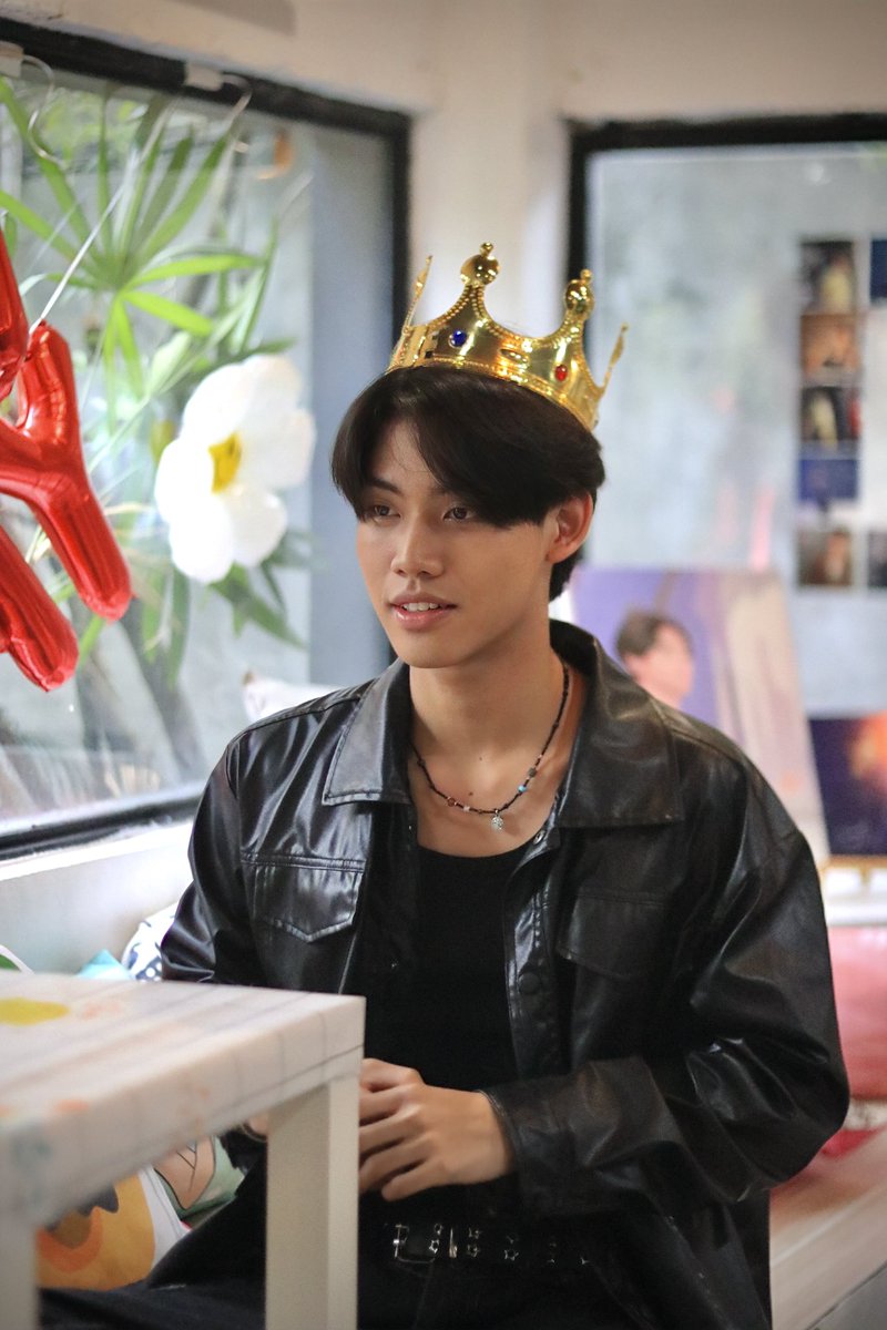 SAYWEGOTCHA_TH's tweet photo. (18.05.2568)
Gimmie give love to GOT 
Got's 18th birthday party 
#18thGOTbirthday
#gotchinat https://t.co/DVd4bCaGE8