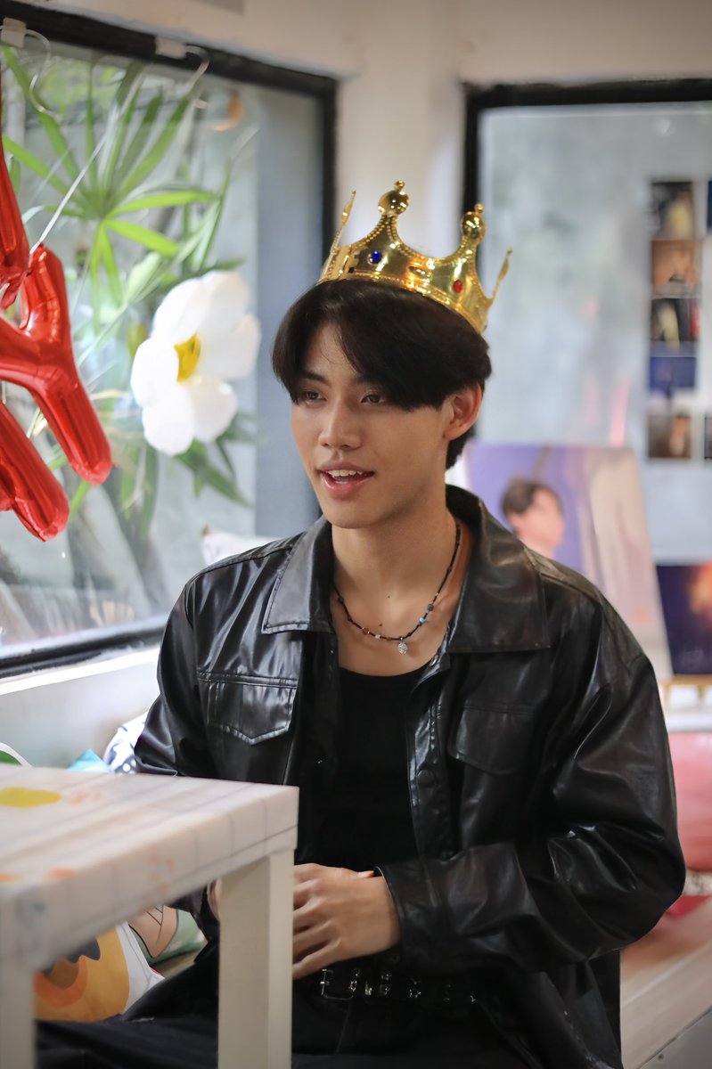 SAYWEGOTCHA_TH's tweet photo. (18.05.2568)
Gimmie give love to GOT 
Got's 18th birthday party 
#18thGOTbirthday
#gotchinat https://t.co/DVd4bCaGE8