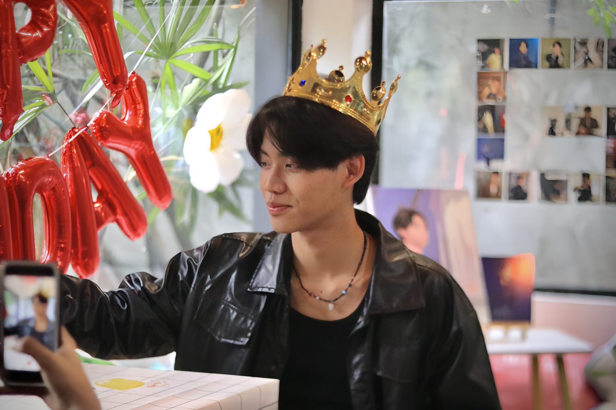 SAYWEGOTCHA_TH's tweet photo. (18.05.2568)
Gimmie give love to GOT 
Got's 18th birthday party 
#18thGOTbirthday
#gotchinat https://t.co/DVd4bCaGE8