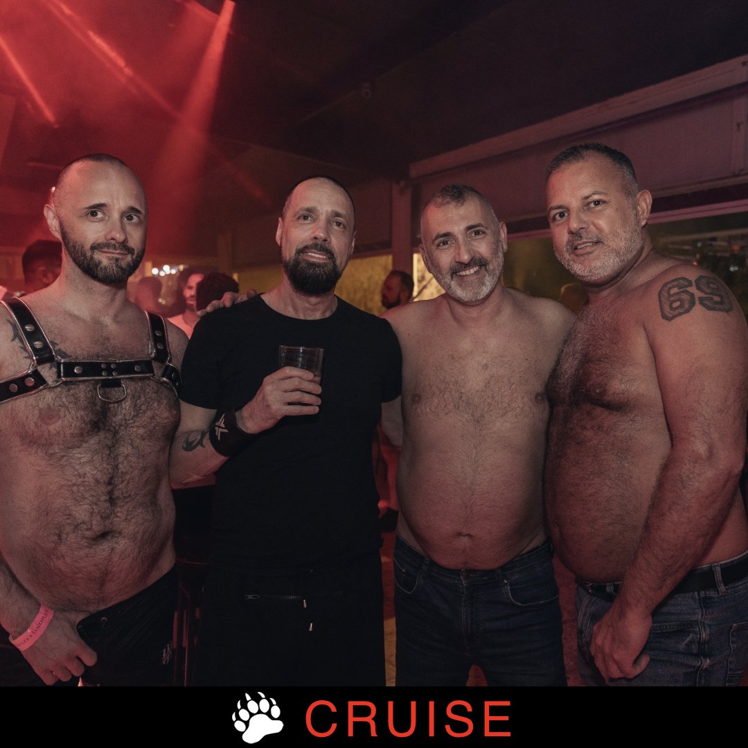 Abrimos todas las noches de 10PM a 4AM.
⠀
2 Heineken por 8€
⠀
#cruisebar #maspalomas #grancanaria #onlymen #leatherclubmen #beardmenstyle #gay #gaybear #gayman #beardlove #beardedstyle