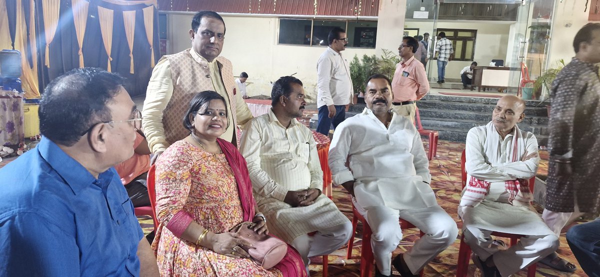 मांगलिक कार्यक्रमों में रहना हुआ ...
1-दिलीपनगर स्टेट श्री उपेंद्र कुमार सिंह जी के पौत्र के चूड़ाकरण संस्कार में...
2-मदनपुर टोला इनरहा निवासी एडवोकेट श्री ओम प्रकाश पाण्डेय जी के यहां मुण्डन में....
3-सबया निवासी एडवोकेट श्री रविन्द्र मणि त्रिपाठी जी के यहां मुण्डन में....