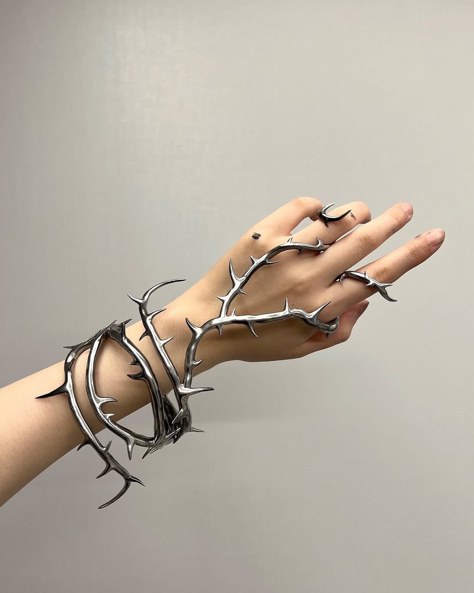 Iunefiles's tweet photo. custom thorn pieces for enhypen ‘desire : unleash’ by viniorbini https://t.co/Q5odVqc4kr