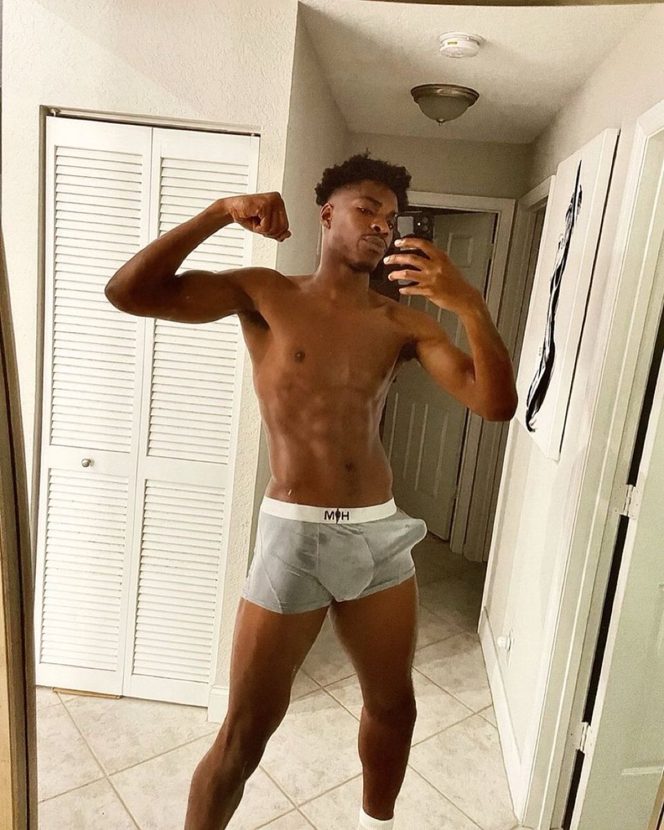 mastermattew001's tweet photo. Think you can handle this big bad boy?Step forward, beta sluts, and show me what you're made of😈#findom #BNWO #BBCSLUTS #BBClord #Cockold #Finsubonly 

DM THIS BLACK KING😈🤜🤛🤝 https://t.co/15GdJCukp9