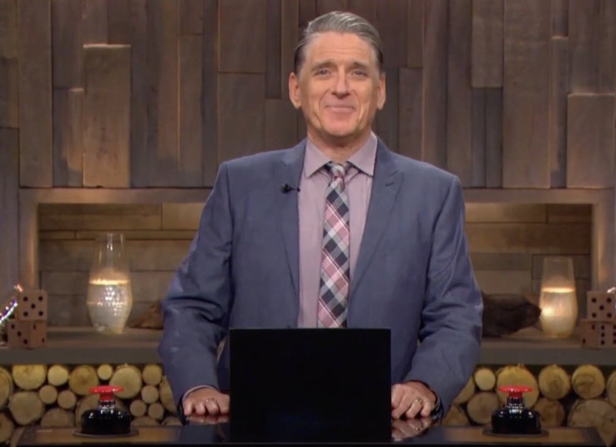 LCJReviews's tweet image. Two-time Emmy-winning "Celebrity Name Game" host Craig Ferguson will take over for Raven-Symone on CW's #Scrabble. (Raven will stay on as an EP.) "Scrabble" and #TrivialPursuit with LeVar Burton just got renewed for *30* episodes each, airing in 2026. (Source: The Futon Critic)