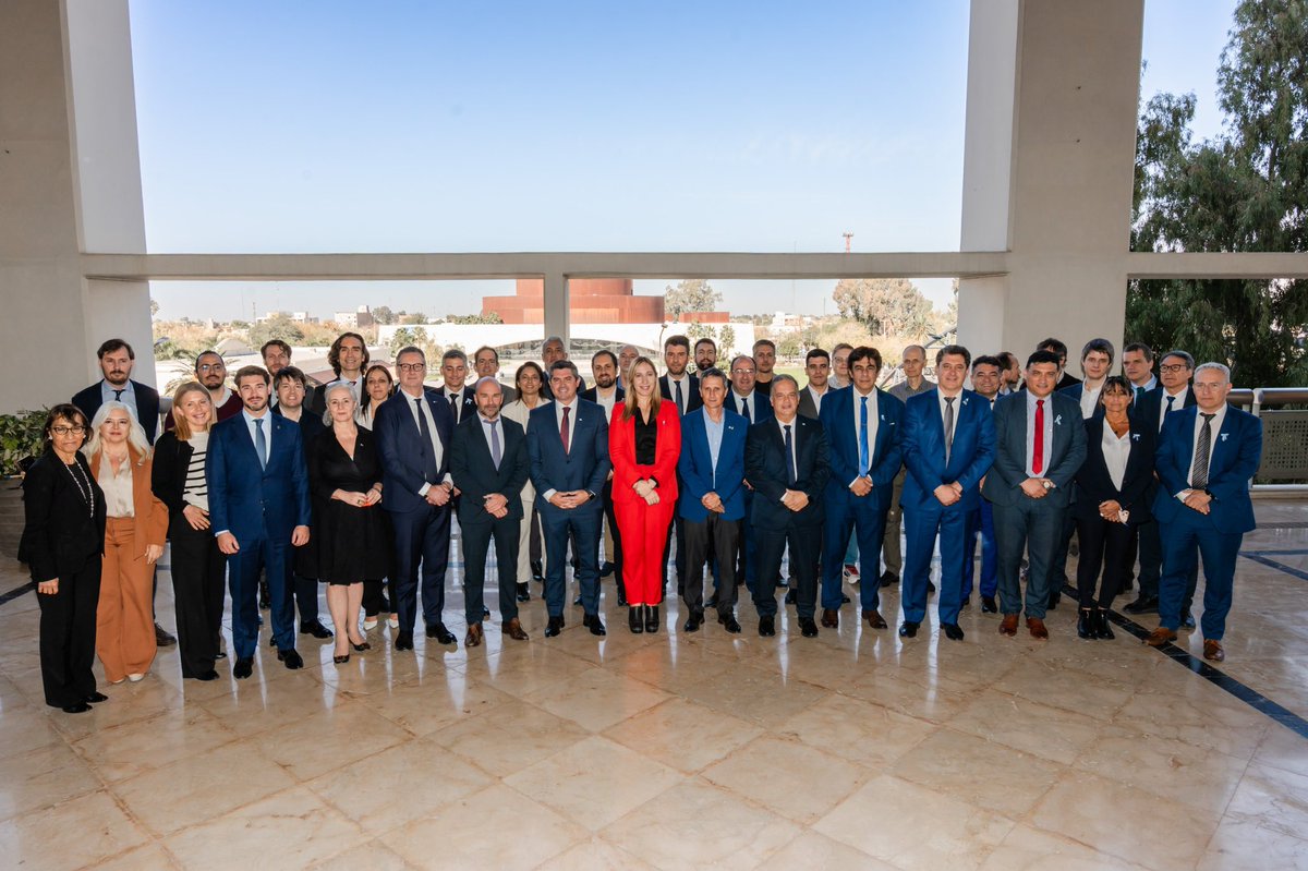 Junto al embajador de la <a href="/UEenARG/">Unión Europea en Argentina</a>, Amador Sánchez Rico, y a su comitiva, conversamos sobre el presente de San Juan y el enorme potencial que tenemos para construir alianzas estratégicas con el mundo.

Hablamos de minería, energías renovables y agroindustria, en el marco del