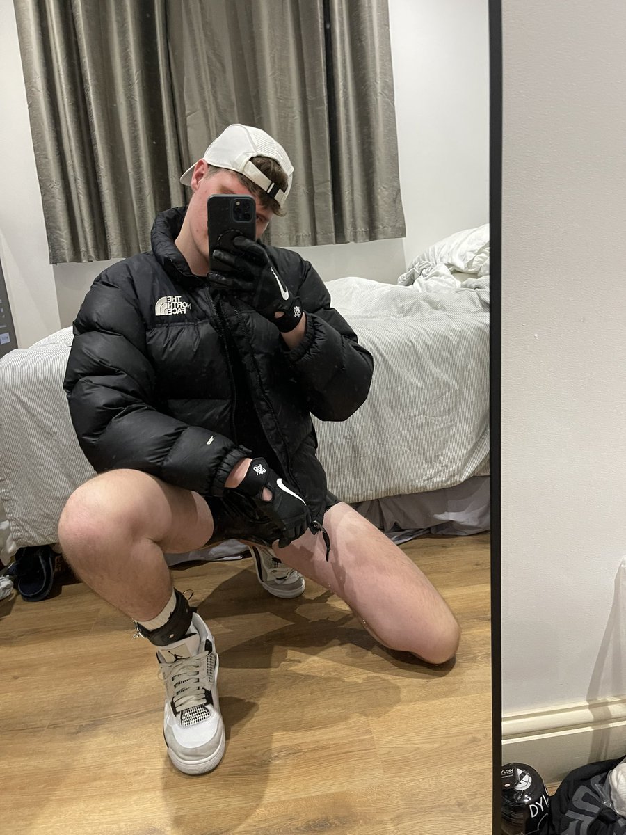Naughty boy 😈

#gayfeet #dirtysocks #gayfetish #gaykink #sneakerfetish #sweatysocks #gaysocks