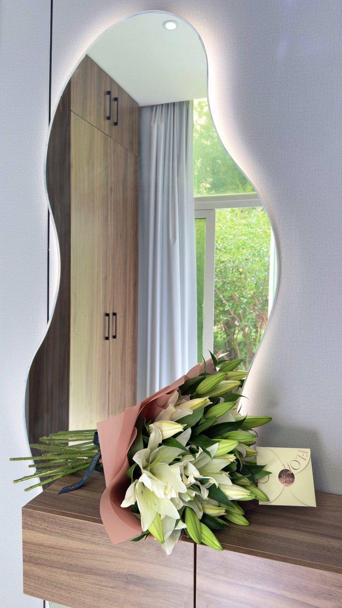 rw2bi's tweet image. Lilies for my birthday, I want to keep them with me forever 🥹