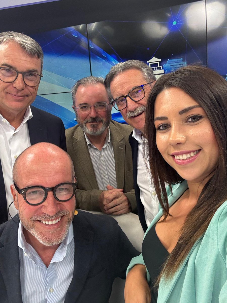 La 8 Mediterráneo (@la8mediterraneo) on Twitter photo 🔵 ¡Empezamos ya! Hoy <a href="/LuisMotes/">luismotes</a> enciende #ElFaroLa8 con <a href="/bernardoguzman/">Bernardo Guzmán</a> <a href="/FloresJuberias/">Carlos Flores Juberías</a> <a href="/soniia_gj/">Sonia García Jiménez</a> <a href="/joseluistorro/">José Luis Torró</a>. Nos puedes ver en tu 📺y a través de tu 📱💻en laocho.tv 🔵 🔵 ¡Empezamos ya! Hoy <a href="/LuisMotes/">luismotes</a> enciende #ElFaroLa8 con <a href="/bernardoguzman/">Bernardo Guzmán</a> <a href="/FloresJuberias/">Carlos Flores Juberías</a> <a href="/soniia_gj/">Sonia García Jiménez</a> <a href="/joseluistorro/">José Luis Torró</a>. Nos puedes ver en tu 📺y a través de tu 📱💻en laocho.tv 🔵