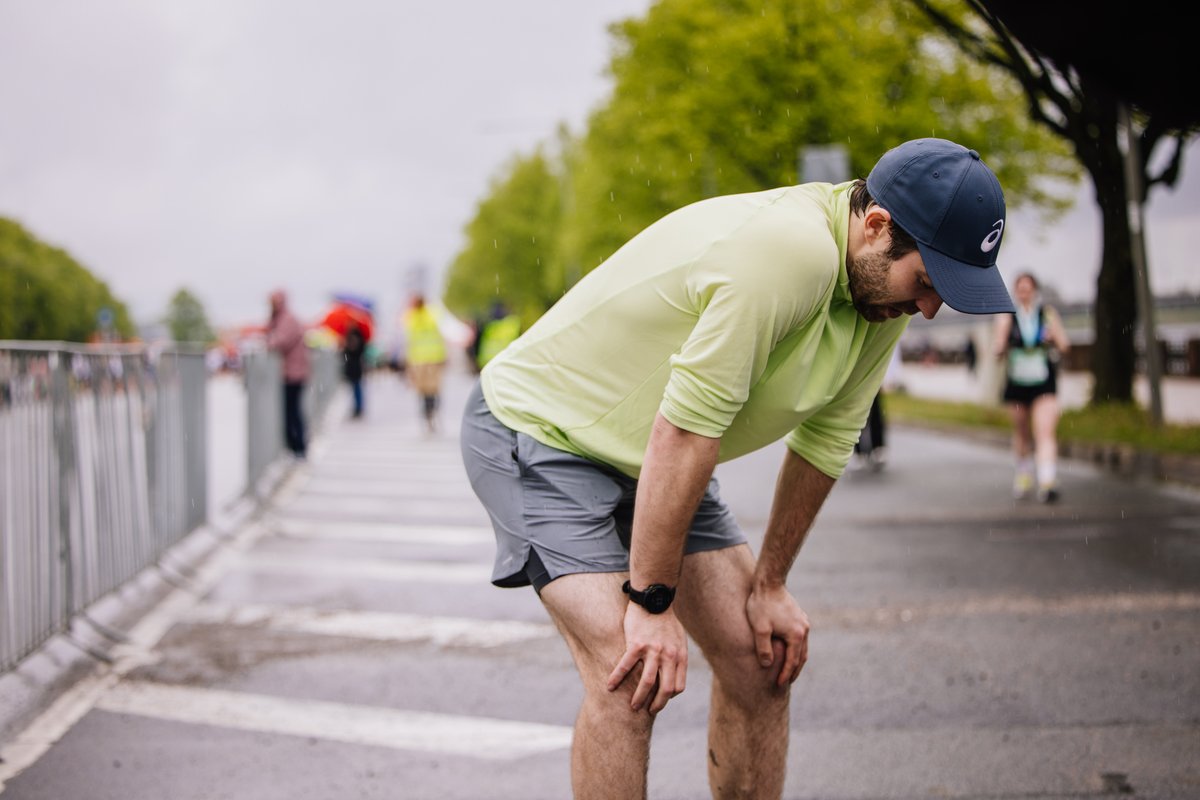 Skola ir kā maratons, bet, diemžēl, ne visi to pabeidz. Rīgas maratona laikā mūziķis Fiņķis gandrīz noskēja 42 km, tomēr negaidīti apstājās tikai dažus metrus pirms finiša, rokās turot plakātu: "Skola ir maratons, kuru nepabeidz katrs 5. skolēns."
Ieskaties👉