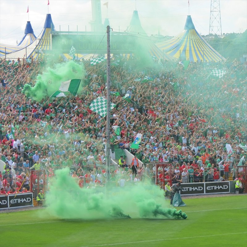 JoeSeward1's tweet photo. The 2014 @MunsterGAA Final
@PaircUiCha0imh
when Cork beat Limerick. The World Cup Final took place the same day . Jimmy Barry Murphy's Cork beat Limerick. The last inter-county game in the old park - some great memories 📸 captured by @pghcork 
#GAA
#Cork
#Limerick https://t.co/PNfXxx2TD2