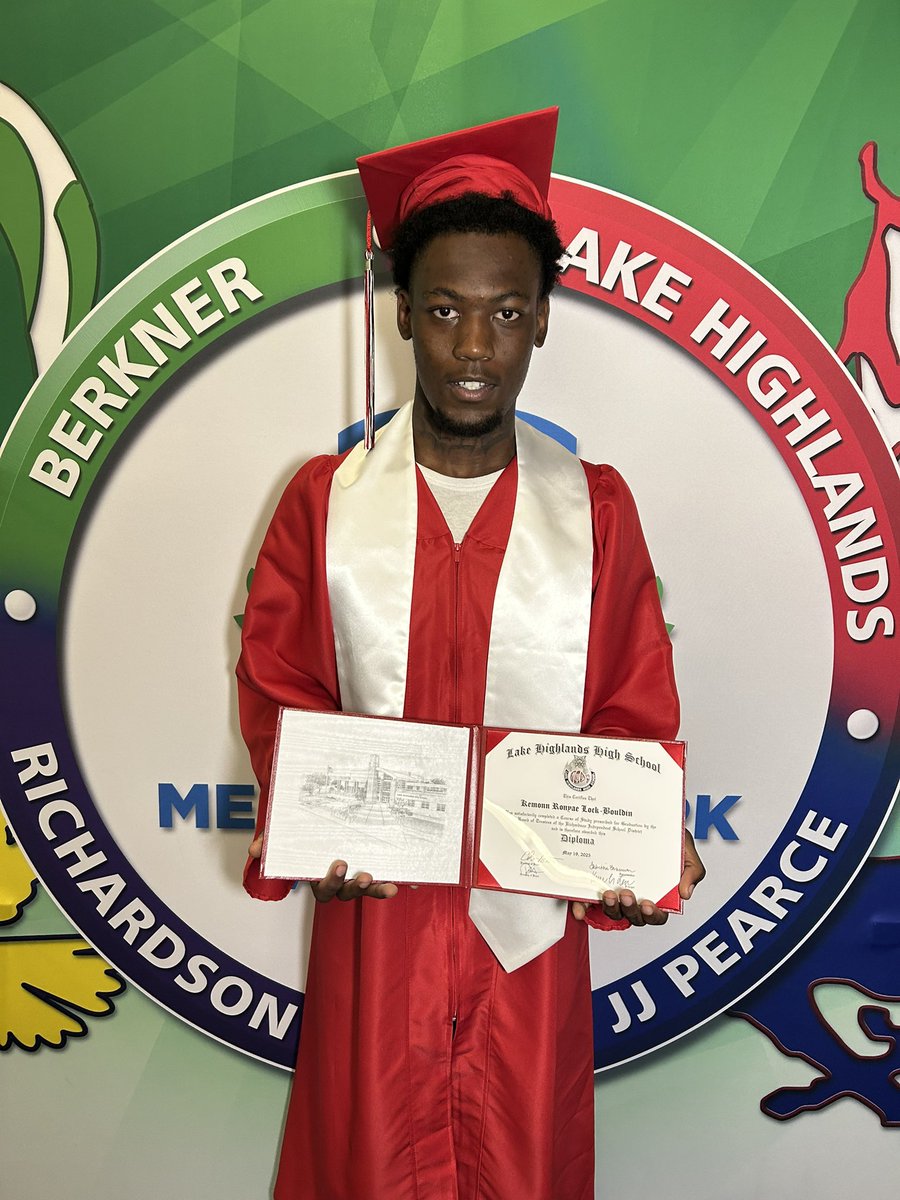 Memorial Park Academy (@mpa_risd) on Twitter photo Congratulations Kemonn! He is our latest <a href="/LakeHighlandsHS/">Lake Highlands High School</a> graduate. <a href="/kerrijones03/">Kerri Jones</a> <a href="/CarmenSteward9/">Carmen Morris</a> <a href="/TJNavin/">T.J. Navin</a> <a href="/ShariceLashay_/">Sharice Nash</a> <a href="/SharondaTims/">Sharonda Tims</a> Congratulations Kemonn! He is our latest <a href="/LakeHighlandsHS/">Lake Highlands High School</a> graduate. <a href="/kerrijones03/">Kerri Jones</a> <a href="/CarmenSteward9/">Carmen Morris</a> <a href="/TJNavin/">T.J. Navin</a> <a href="/ShariceLashay_/">Sharice Nash</a> <a href="/SharondaTims/">Sharonda Tims</a>
