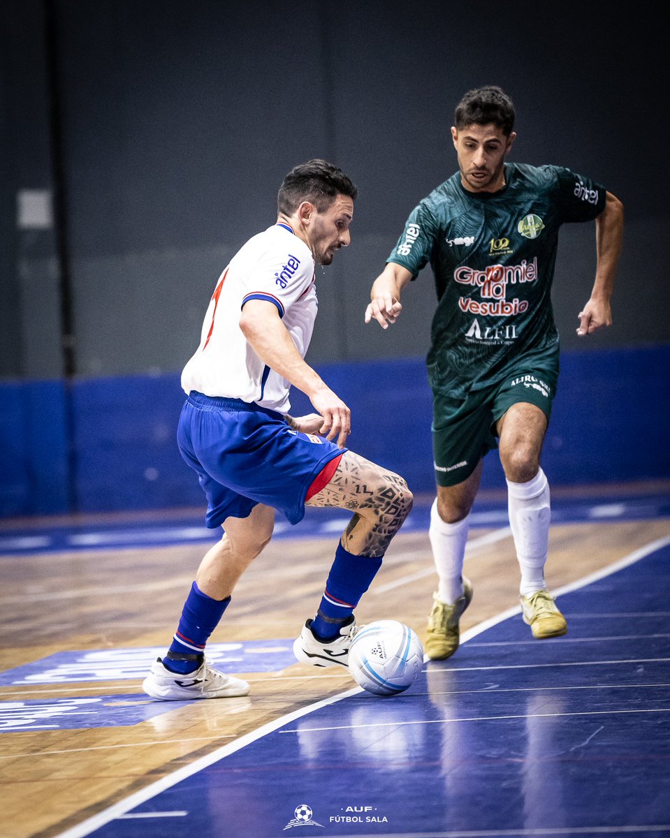 #Primera FUE UN PLACER. Partidazo en el Polideportivo de La Blanqueada finalizó con empate 3-3 entre Nacional y Urupan. «Manotas» Scholderle tuvo una noche memorable en el arco pandense 💻⚽️👇
elshowdelfutbolsala.com.uy/2025/05/19/fue…