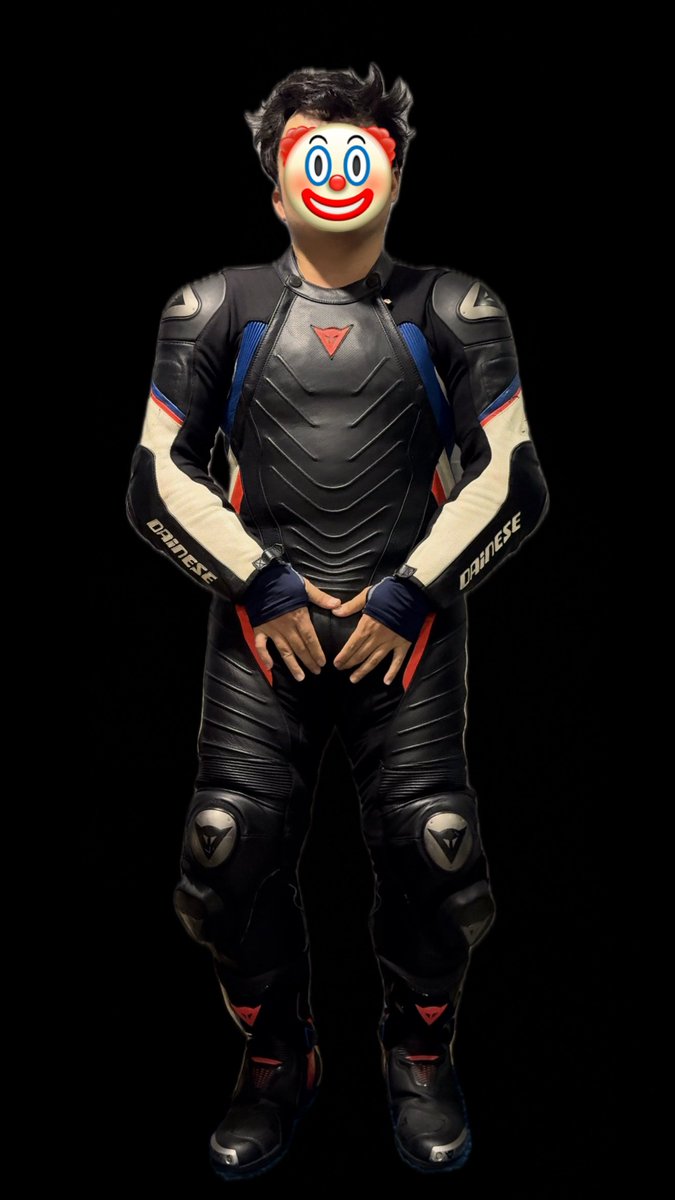 Feeling the tightness of the leather while rubbing it till i cum🥹🥹🥹