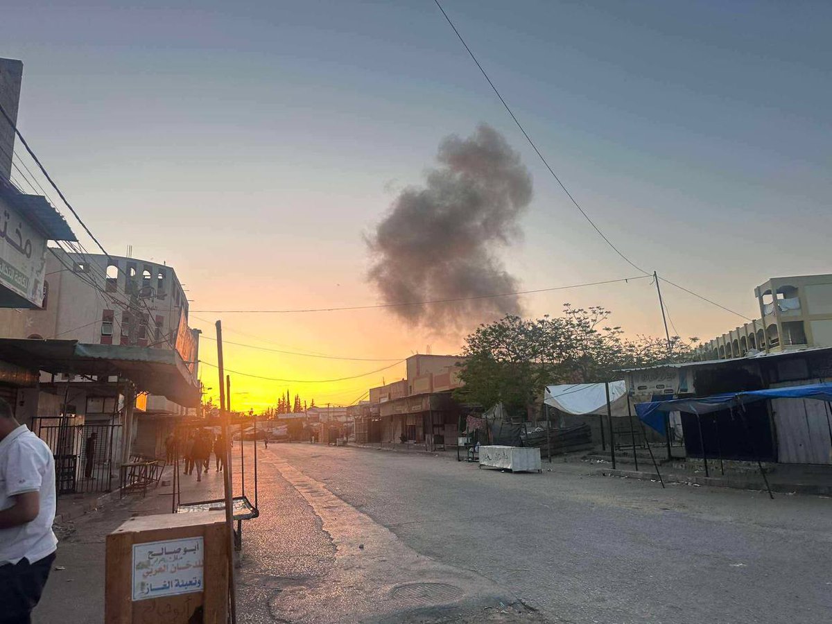 FELNewsTR's tweet image. 🇵🇸📍Khan Younis
🇮🇱 Israeli warplanes carried out an airstrike on a building in the Al-Manara district that was reportedly owned by an Egyptian citizen.
#BREAKING
#Gaza
#GazaGenocide
#Hamas
#Israel
#Netanyahu