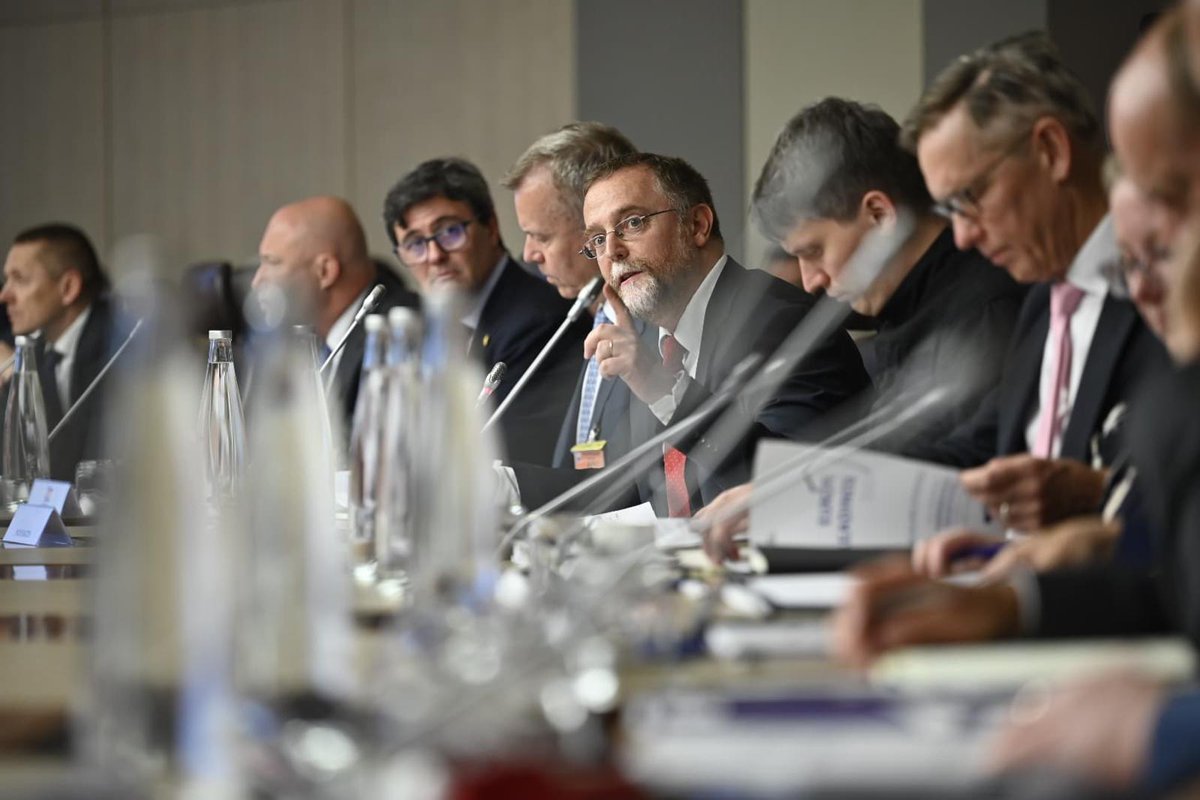 [#Symposium 🇪🇺] Renforcer les capacités 🇪🇺 de défense

🔴 La France réunit à Balard les directions de l’armement européennes pour concrétiser le projet 
➡️ REARM Europe – READINESS 2030 

avec pour enjeu
➡️ le renforcement des capacités 🇪🇺 de défense

#EffortDeDéfense ⤵️