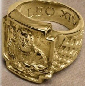 nmaParis's tweet image. L&apos;anneau du Pape Léon XIV