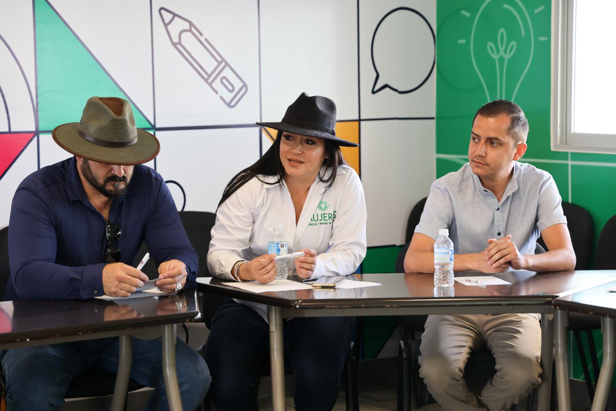 Esta mañana sostuvimos una reunión con las Casas Mezcaleras de Zacatecas para abordar su participación en el Festival del Vino y el Mezcal, así como en Abastur 2025.

Como siempre, seguiremos impulsando y promoviendo a este sector estratégico,