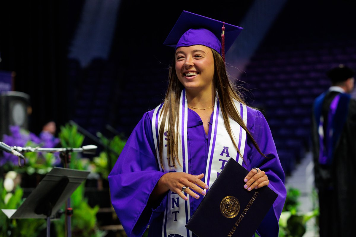 kstatesports's tweet photo. Caps off to all of our grads! 🎓👌 https://t.co/By1ARfVRd6