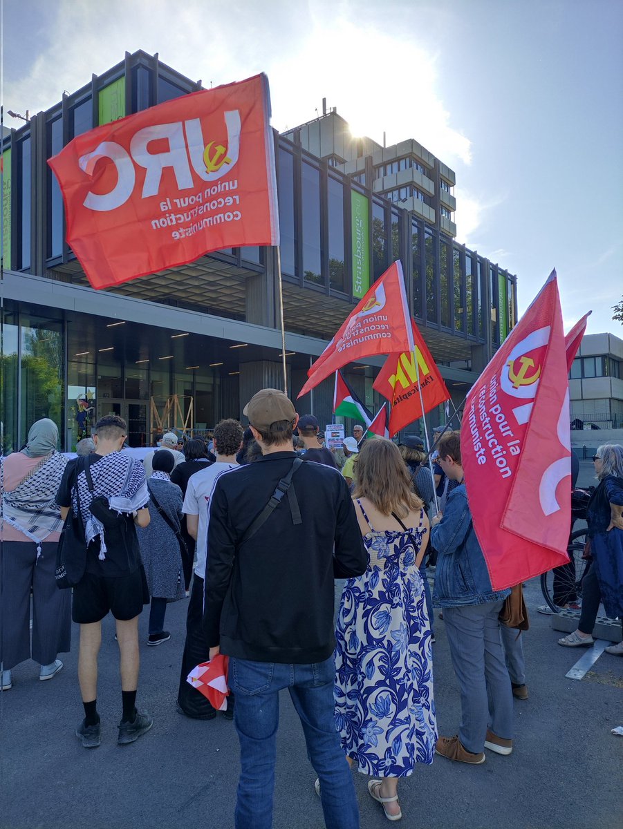 CCA_RCC's tweet photo. Rassemblement devant la mairie à #Strasbourg pour soutenir la motion dénonçant les dissolution de la @jeune_garde et @UrgencePal67 , organisons-nous et faisons bloc contre le racisme,  le colonialisme et le #fascisme !
@CemYoldass https://t.co/mIvvMCMzoE