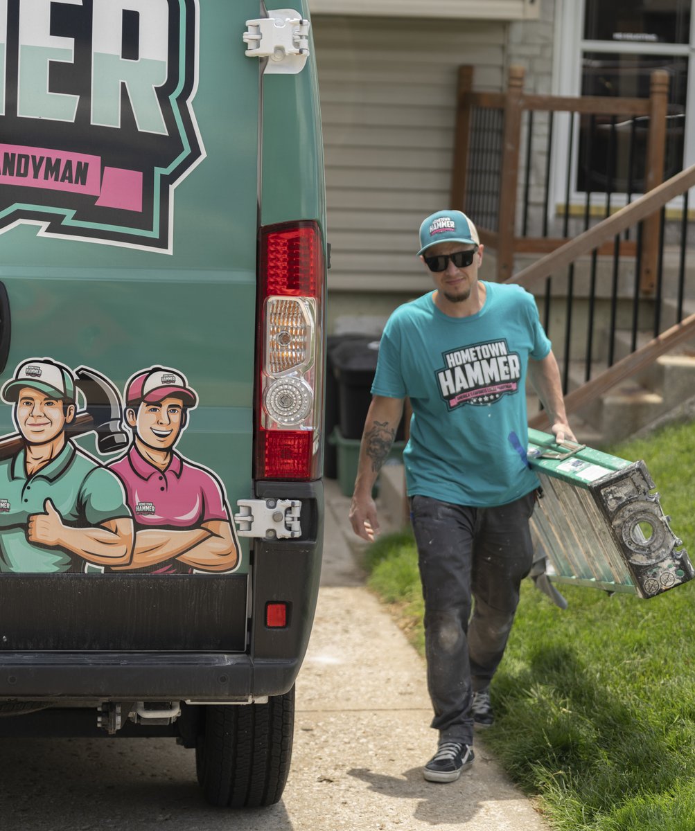 LampsonCompany's tweet photo. Cracks in your walls? Holes from past projects? Water damage staining your ceiling?
Don’t let damaged drywall bring down the look and value of your home. At Hometown Hammer, drywall repair is one of our specialties. https://t.co/l6UUcLkFFn