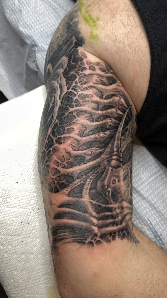 TheShaineSmith's tweet photo. Some freehand tattoo work I did this week https://t.co/kAuP5xHG0g