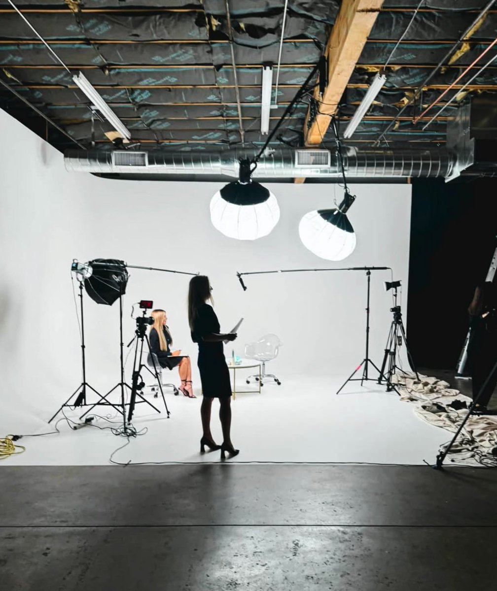 frontdoorsmedia's tweet photo. We still have two open office spaces at The Center for Positive Media! Are you a nonprofit or community-facing company looking for office space? Come join us at our space in north central Phoenix! Email us at editor@frontdoorsmedia.com if you are interested! https://t.co/DiMq9wTawN
