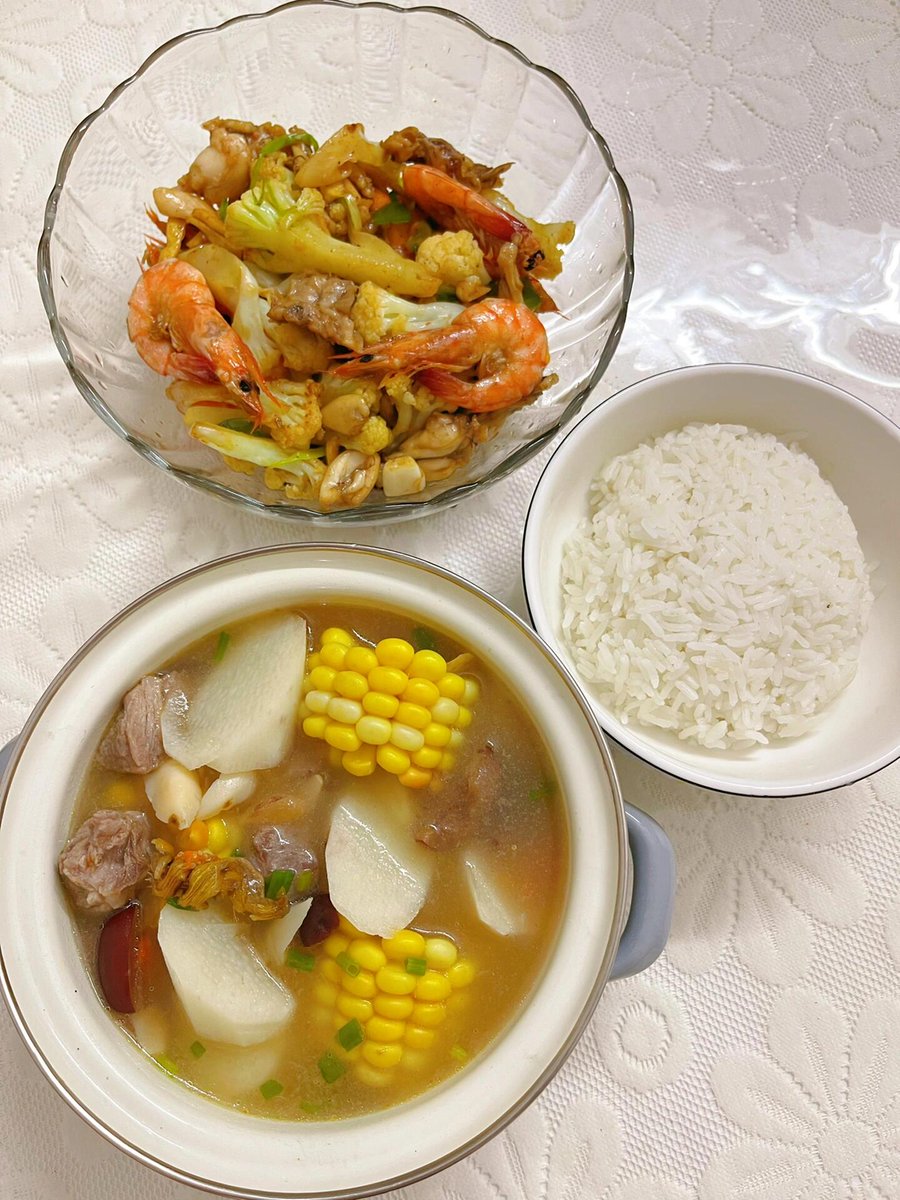 愛に満ちたランチは自分へのご褒美、忘れずに一口一口楽しんで！